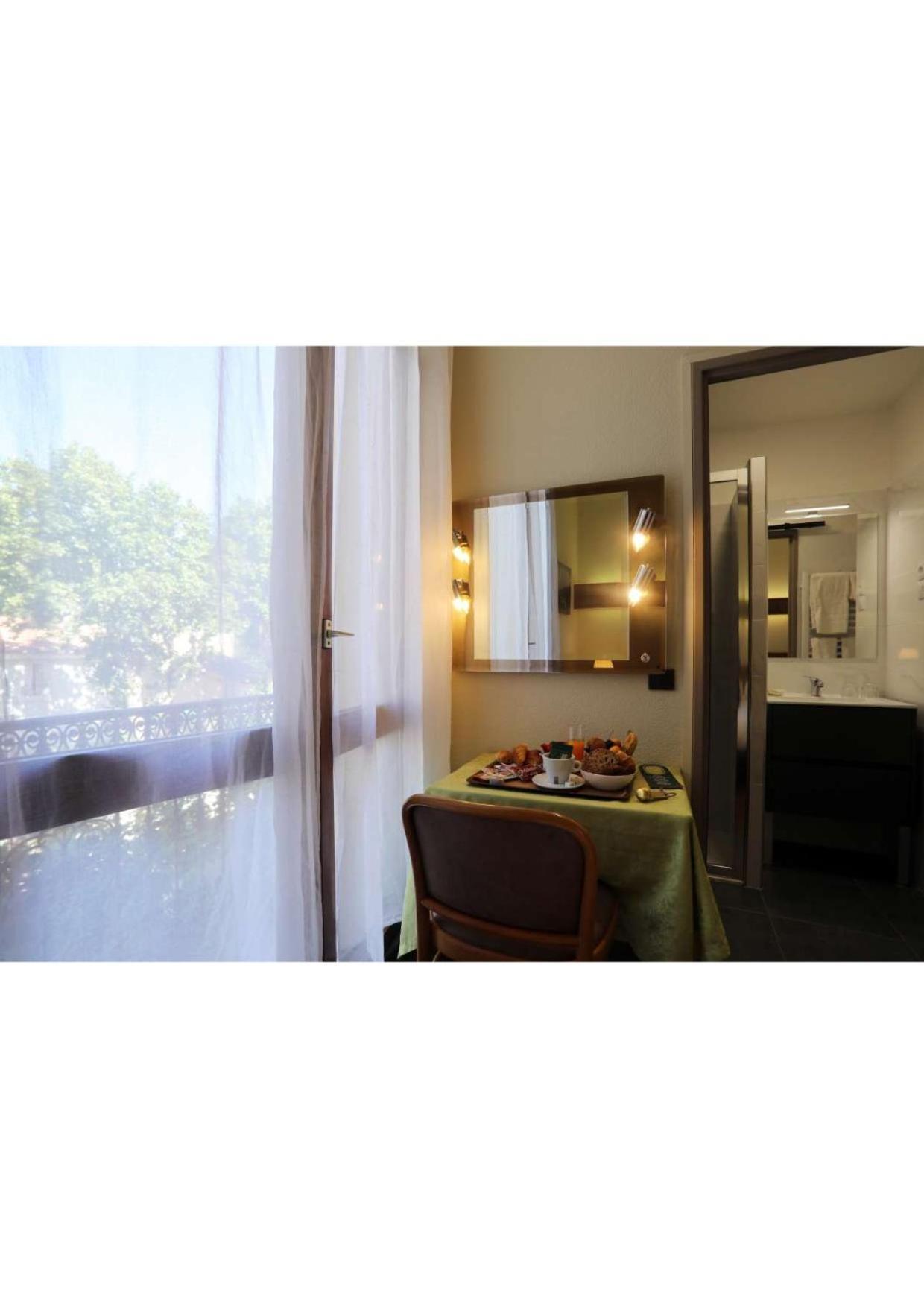 Hotel Belleville ลามาลูส์-เลส์-แบ็งส์ ภายนอก รูปภาพ