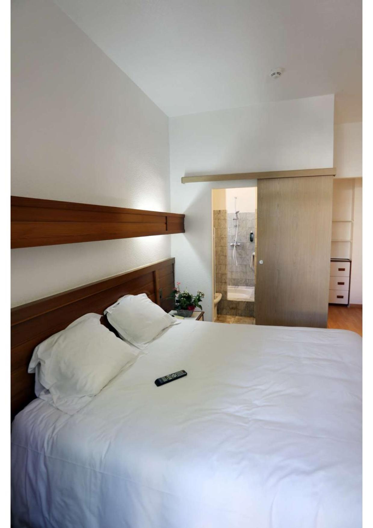 Hotel Belleville ลามาลูส์-เลส์-แบ็งส์ ภายนอก รูปภาพ