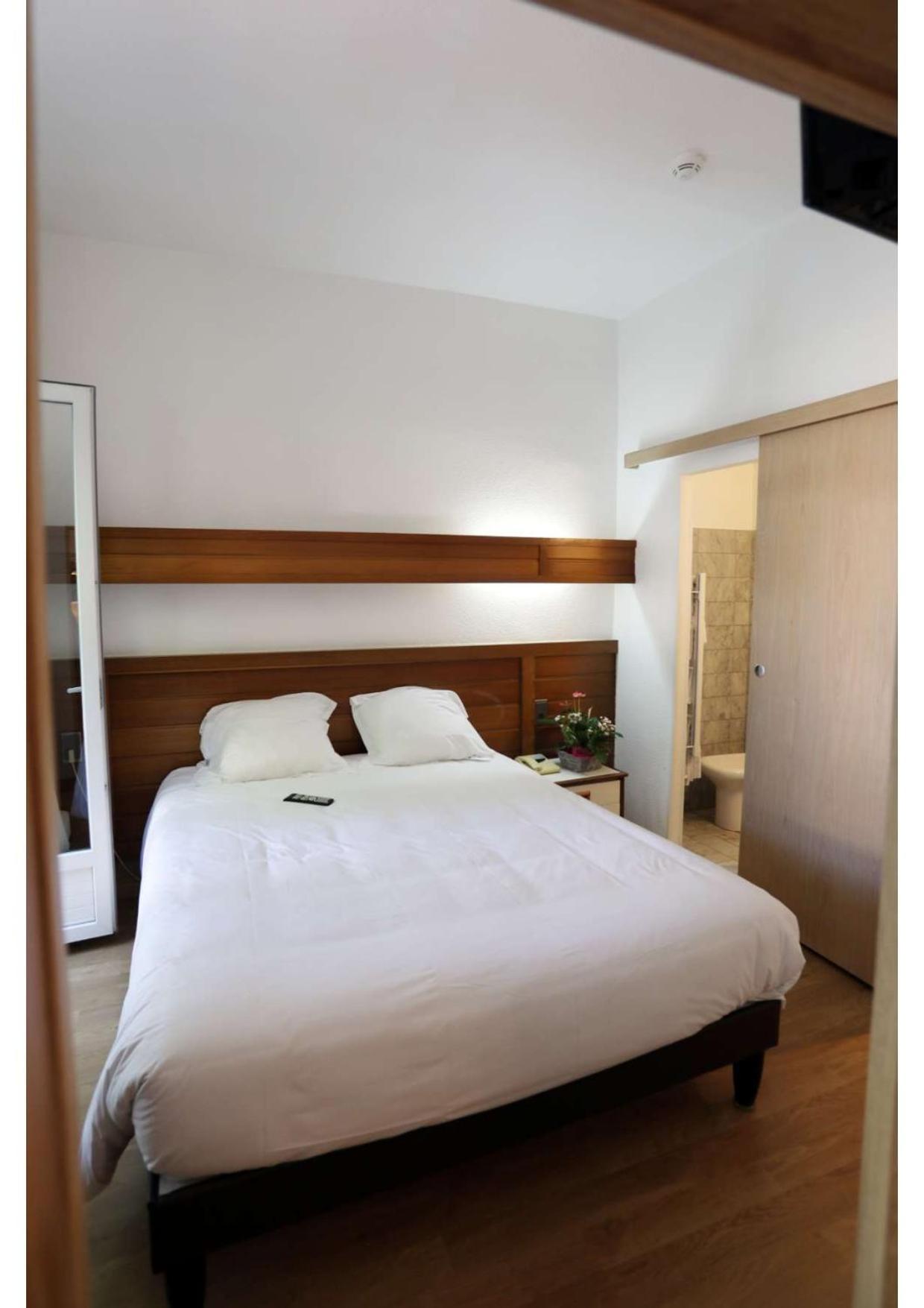 Hotel Belleville ลามาลูส์-เลส์-แบ็งส์ ภายนอก รูปภาพ
